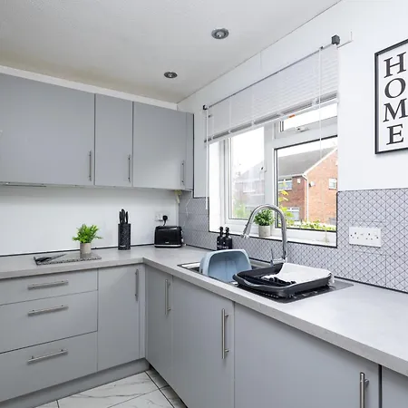 Alt-stay Leeds, M1 Junction 45 Skelton Lane - Parking - Wi-fi - Ideal For Contractors & Long Tatil Evi