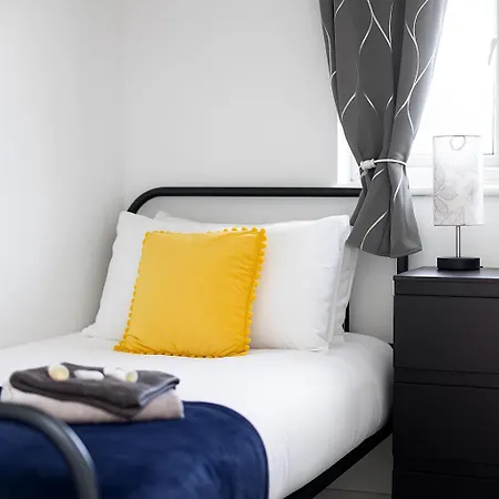 Alt-stay Leeds, M1 Junction 45 Skelton Lane - Parking - Wi-fi - Ideal For Contractors & Long Tatil Evi Leeds (West Yorkshire)